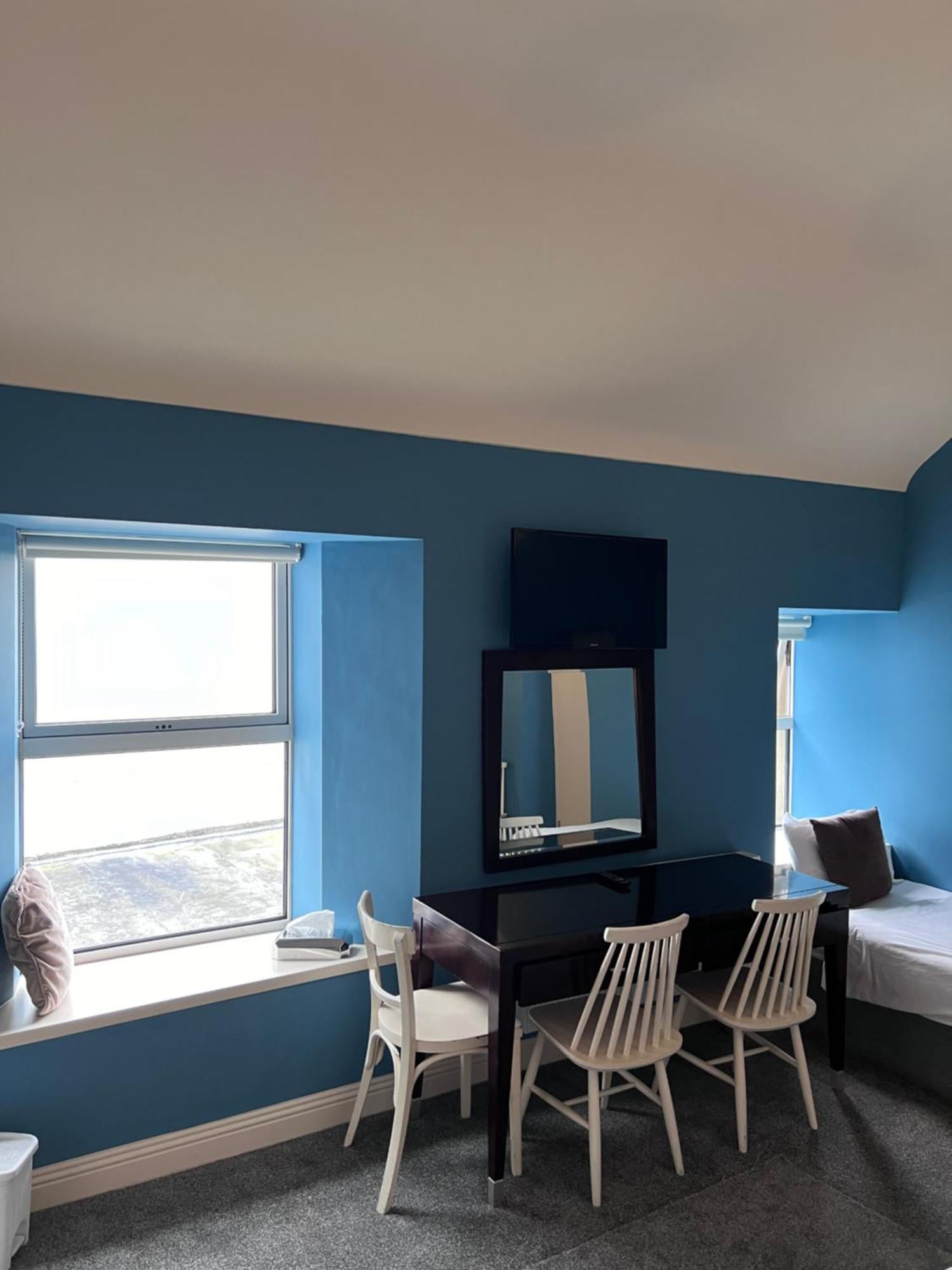The Townhouse Bed & Breakfast Milltown Malbay Bagian luar foto