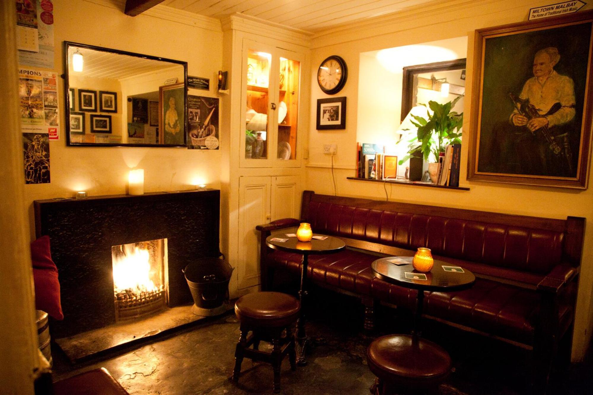 The Townhouse Bed & Breakfast Milltown Malbay Bagian luar foto
