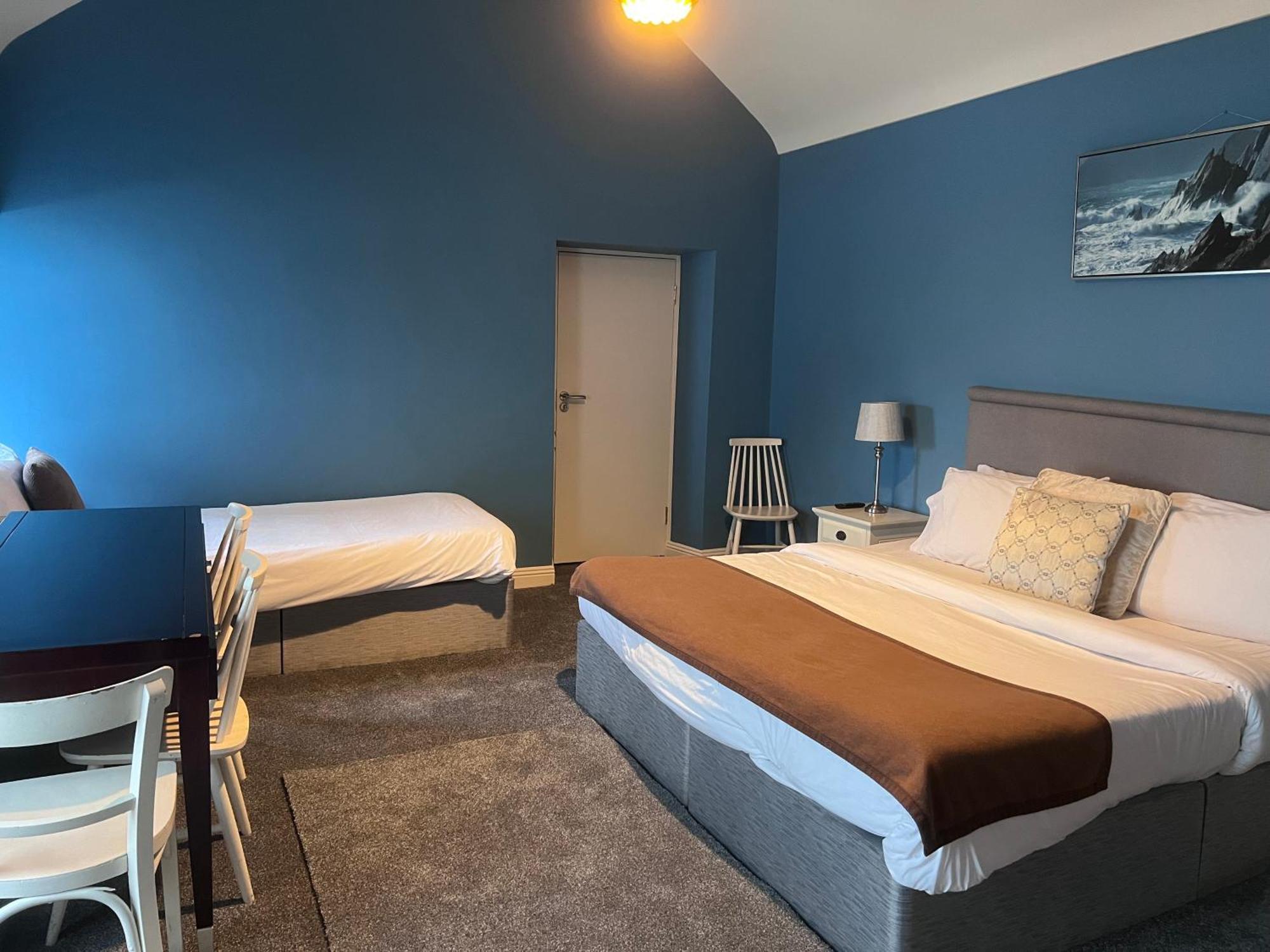 The Townhouse Bed & Breakfast Milltown Malbay Bagian luar foto