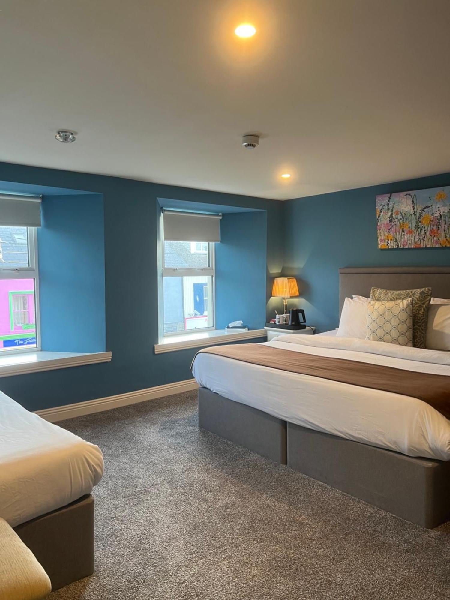 The Townhouse Bed & Breakfast Milltown Malbay Bagian luar foto