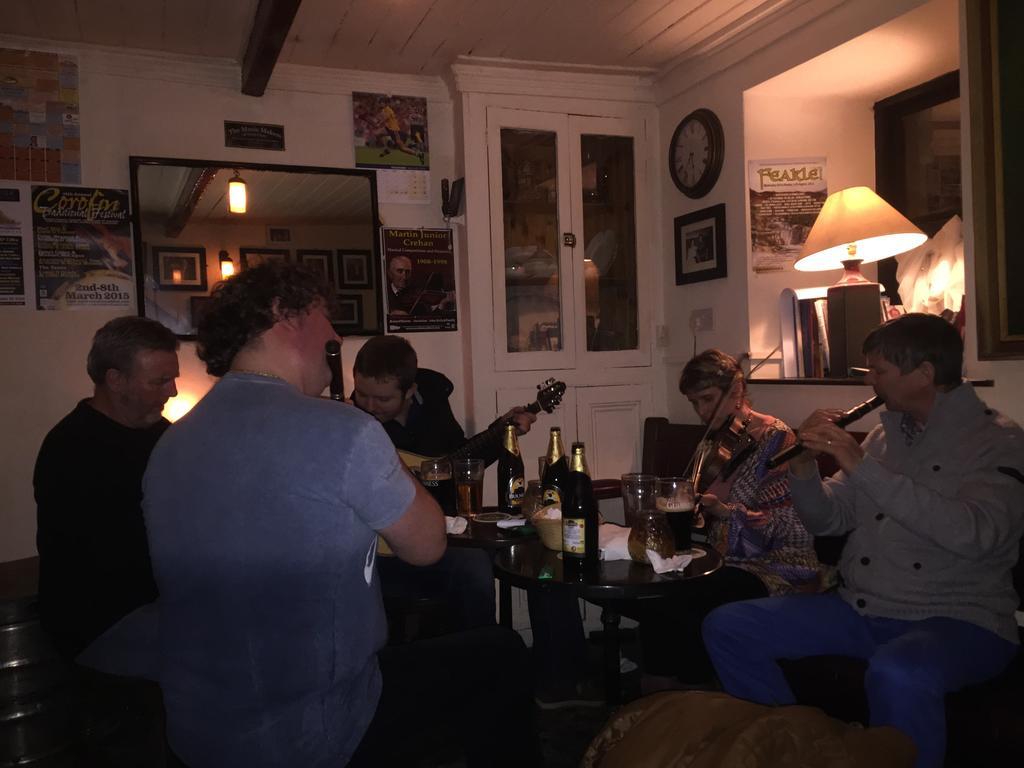 The Townhouse Bed & Breakfast Milltown Malbay Bagian luar foto