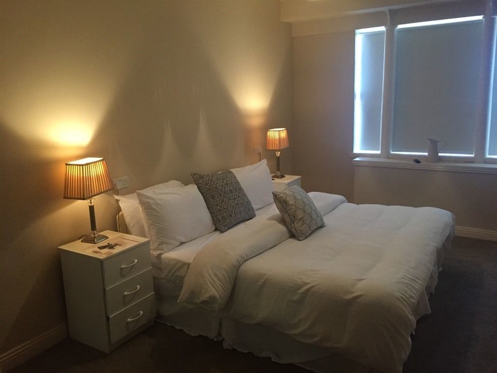 The Townhouse Bed & Breakfast Milltown Malbay Bagian luar foto