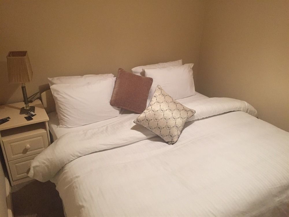 The Townhouse Bed & Breakfast Milltown Malbay Bagian luar foto