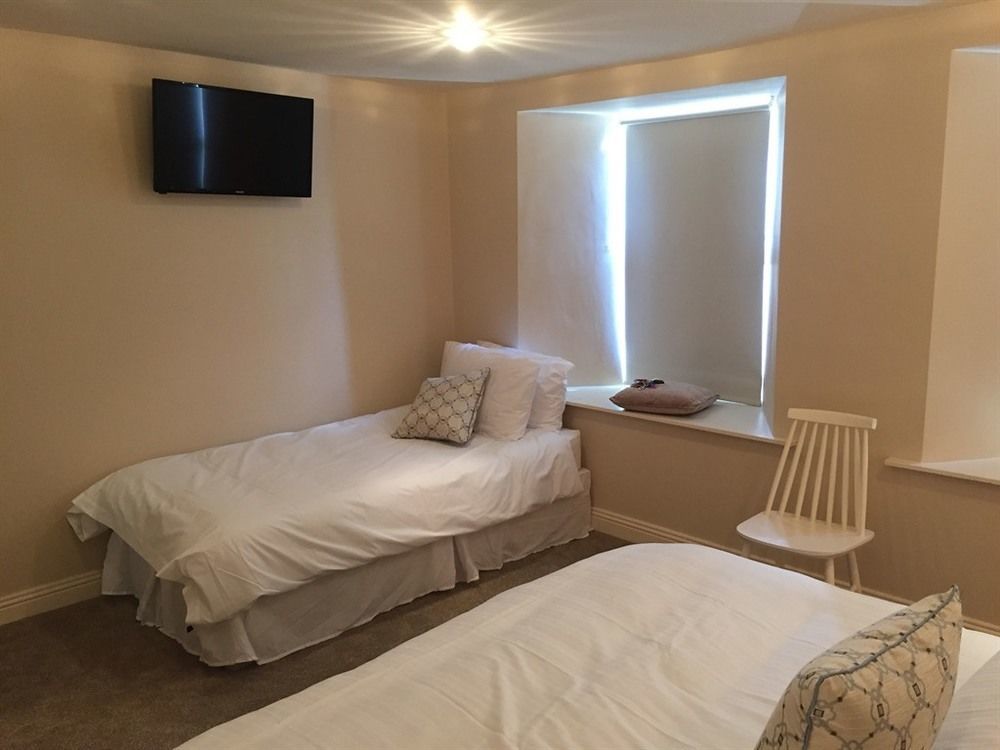 The Townhouse Bed & Breakfast Milltown Malbay Bagian luar foto