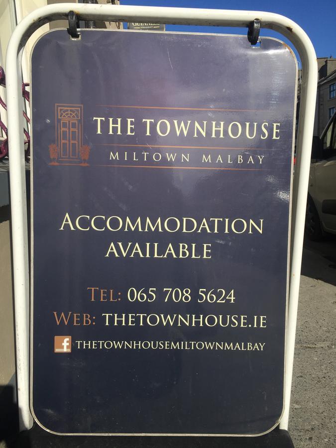 The Townhouse Bed & Breakfast Milltown Malbay Bagian luar foto