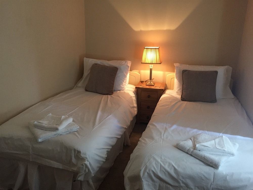 The Townhouse Bed & Breakfast Milltown Malbay Bagian luar foto
