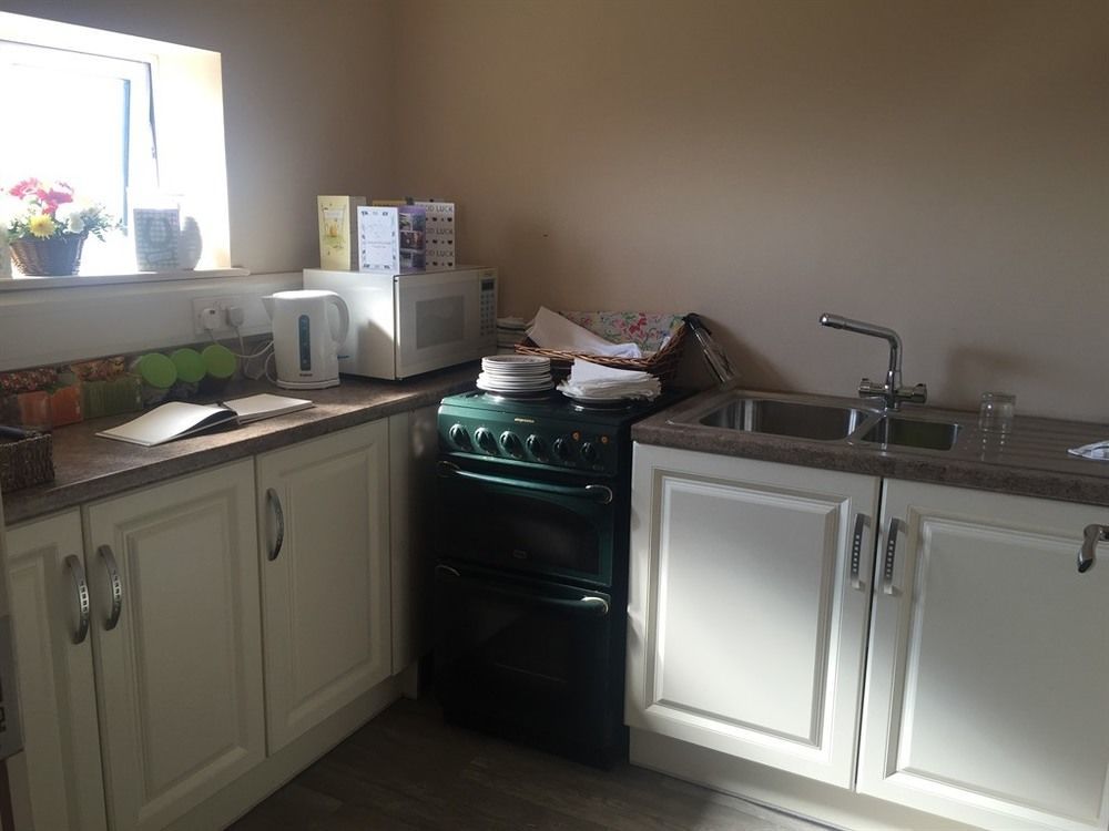 The Townhouse Bed & Breakfast Milltown Malbay Bagian luar foto
